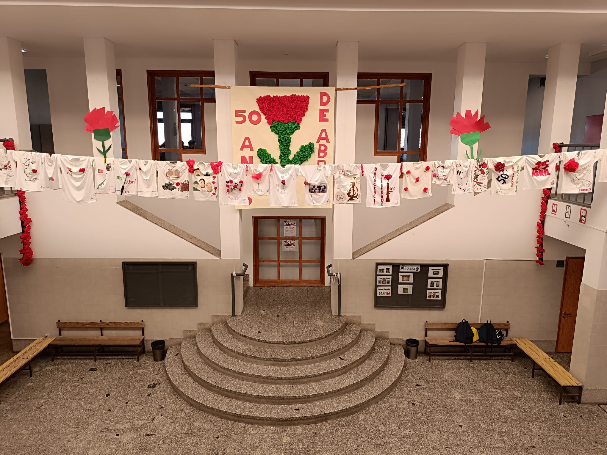 Concurso t-shirt comemorativa do 25 de abril